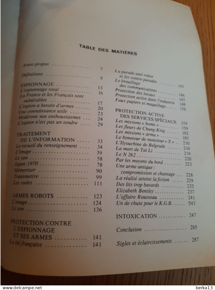 Les Armes Des Espions PUY-MONTBRUN 1974 - Otros & Sin Clasificación