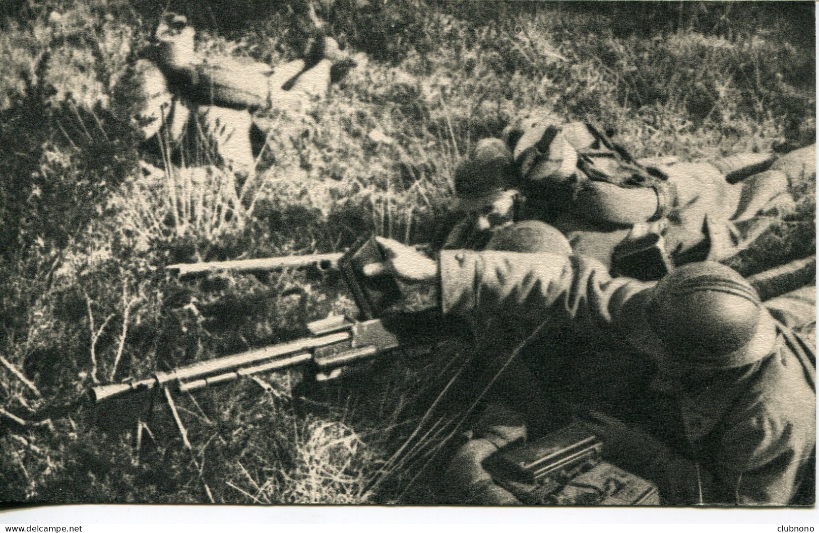 CPA - FUSIL-MITRAILLEUR EN ACTION - Matériel