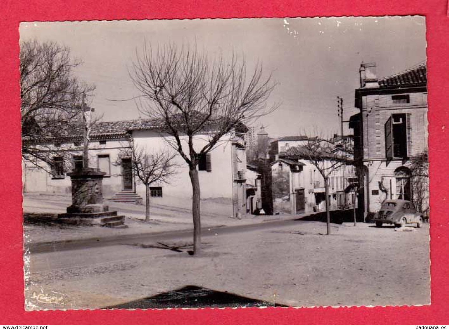 AD148 82 TARN ET GARONNE  MOLIERES PLACE DE L'EGLISE  RENAULT 4 CV  - - Molieres