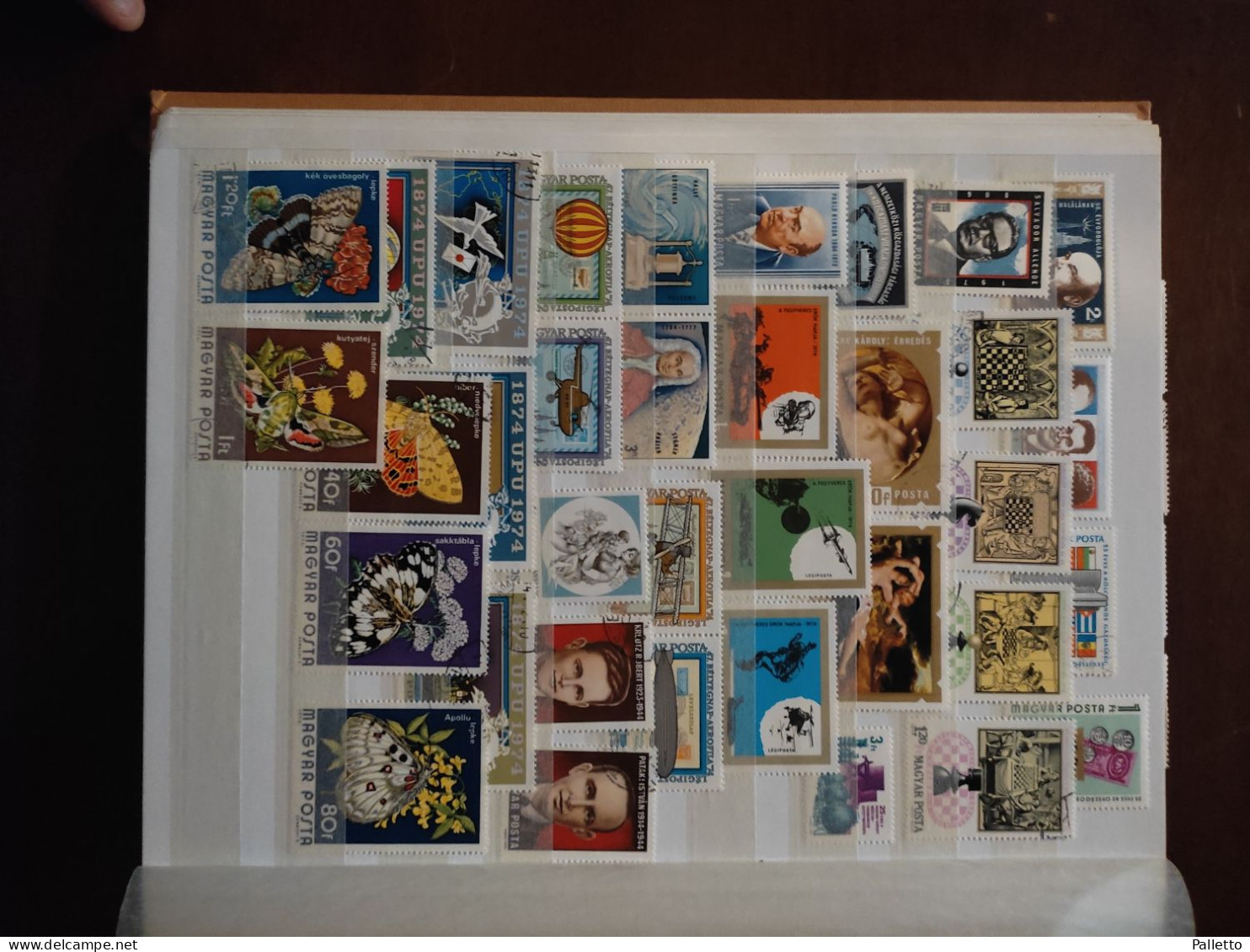 Francobolli di Ungheria anni 60-80 nuovi ed usati compreso raccoglitore 32 facciate in ottimo stato
