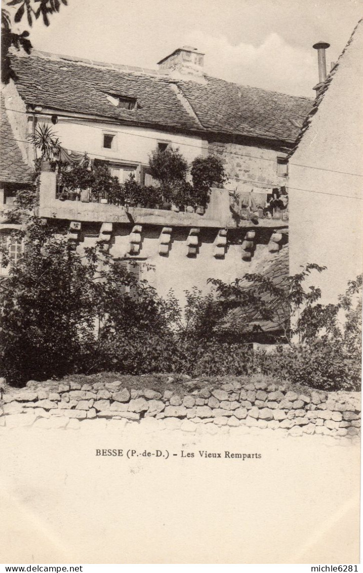 Besse - Les Vieux Remparts - Besse Et Saint Anastaise