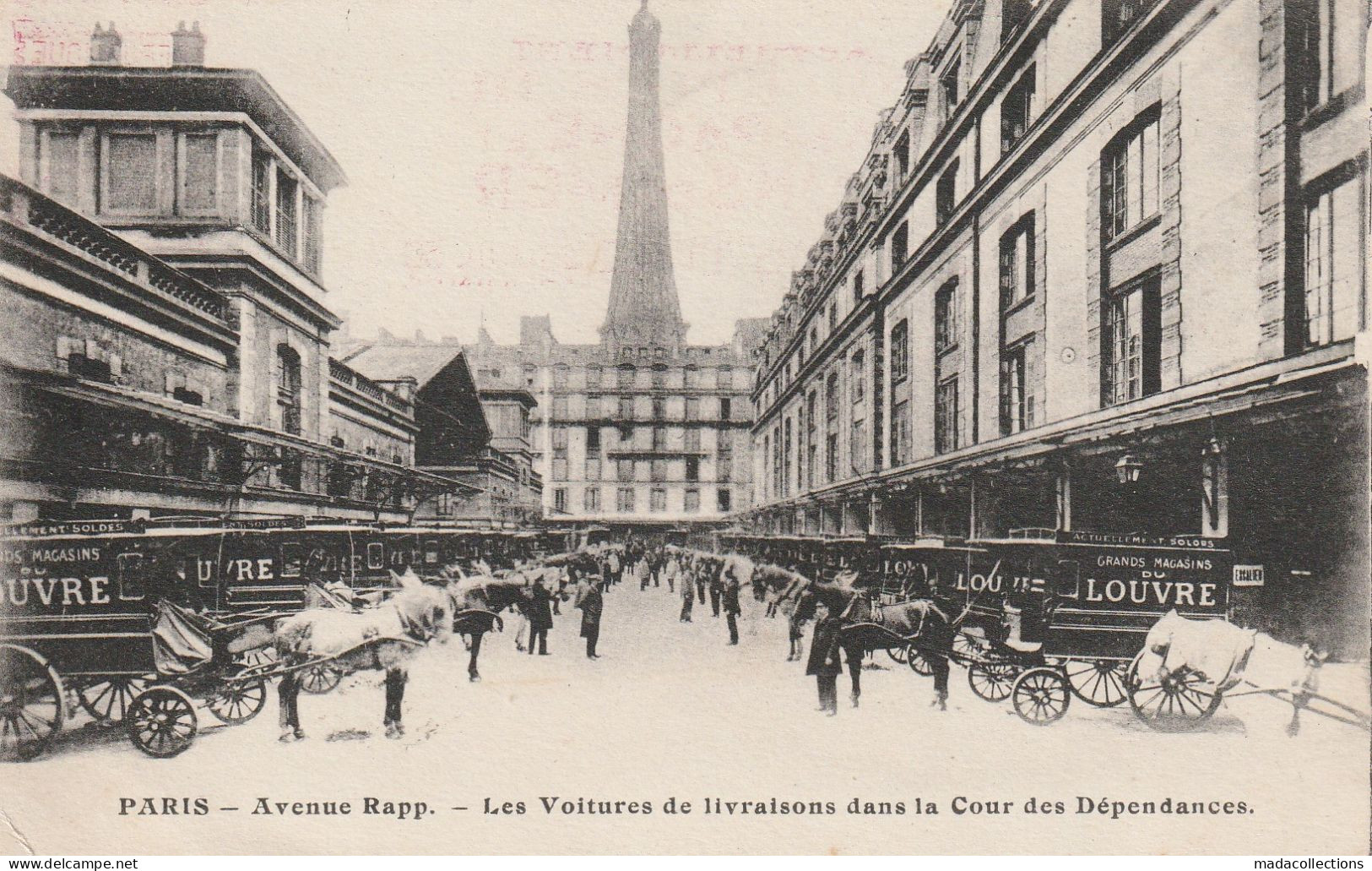 Paris (75007) Avenue Rapp. Les Voitures De Livraisons Des Grands Magasins Du Louvre , Dans La Cour Des Dépendances. - Paris (07)