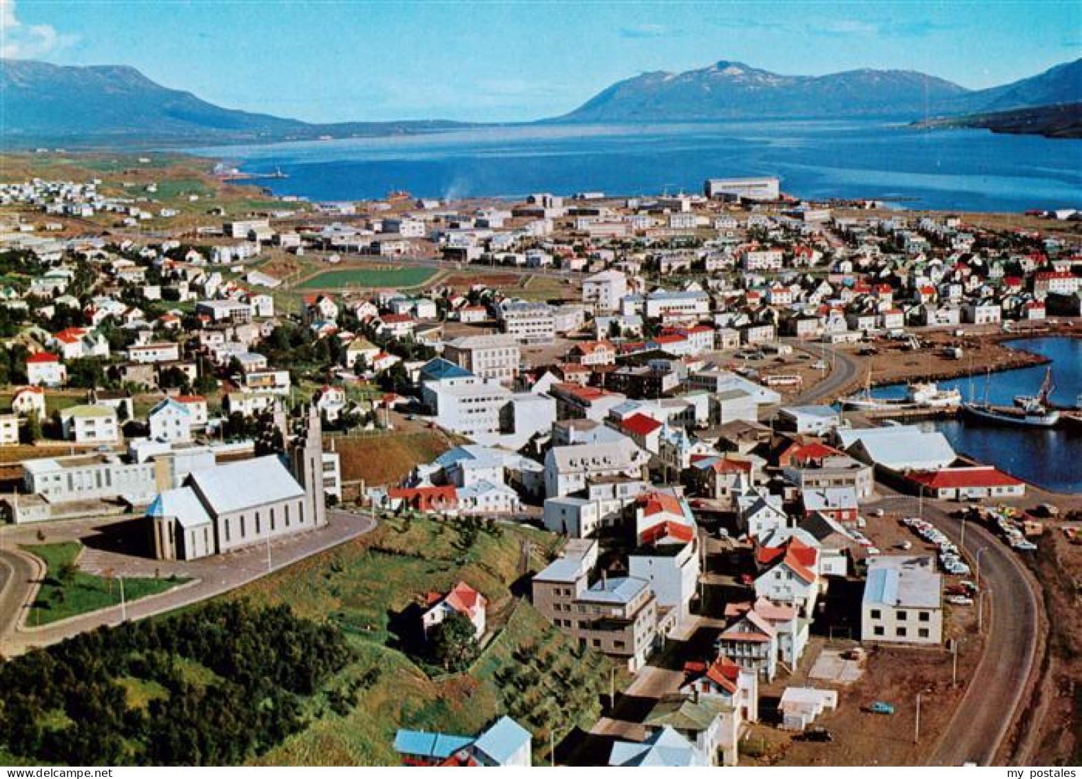 73938726 Akureyri_Iceland Fliegeraufnahme - Island