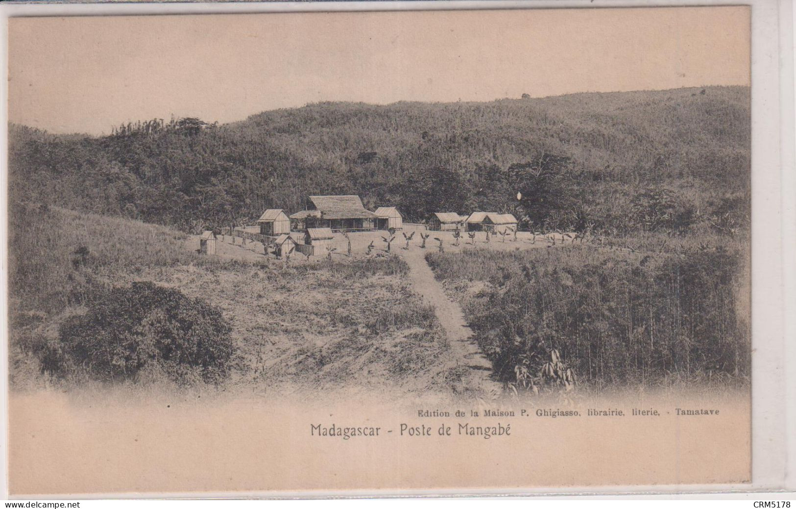 CPA  -MADAGASCAR-POSTE DE MANGABE-MAISONS-VEGETATION - Madagascar