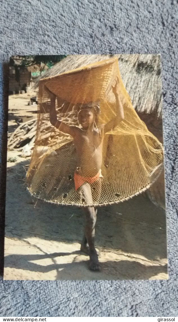 CPM COULEURS D AFRIQUE EN ROUTE POUR LA PECHE GONE FISHING ED HOA QUI 118 JEUNE FILLE SOUS FILET PECHE - Sin Clasificación