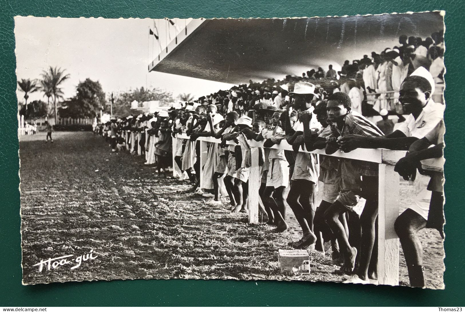 Yaoundé, L'hyppodrome, Lib "Au Messager", N° 708 - Cameroon