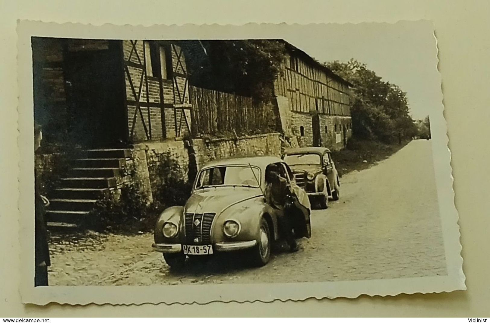 A Man Gets Out Of The IFA F9 Car - Coches