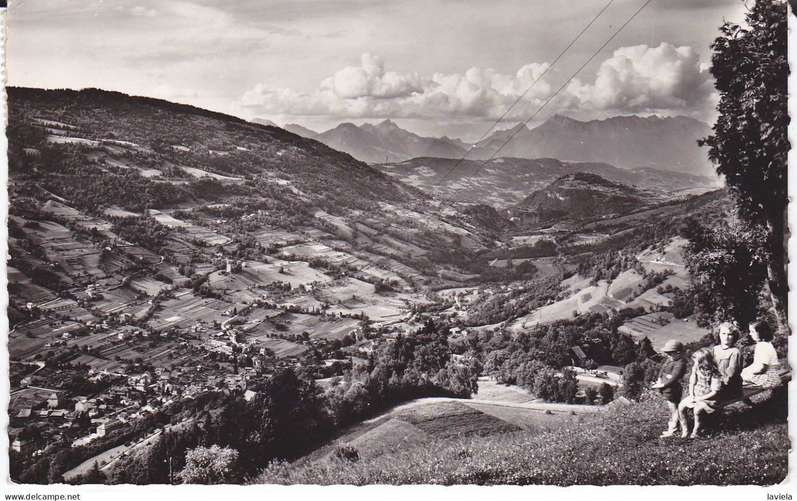 38 AUTOUR D'ALLEVARD - Du Cret De Montouvard 848m, Vue Sur La Vallée Du Bréda Et Les Montagnes De Savoie: Les Bauges - Allevard