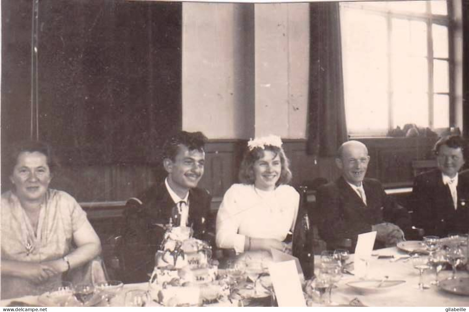 Petite Photo -   1957 - DOMEVRE  Sur VEZOUZE (54 ) -  Dans La Salle Des Fetes - Pendant Le Repas De Noce - Places