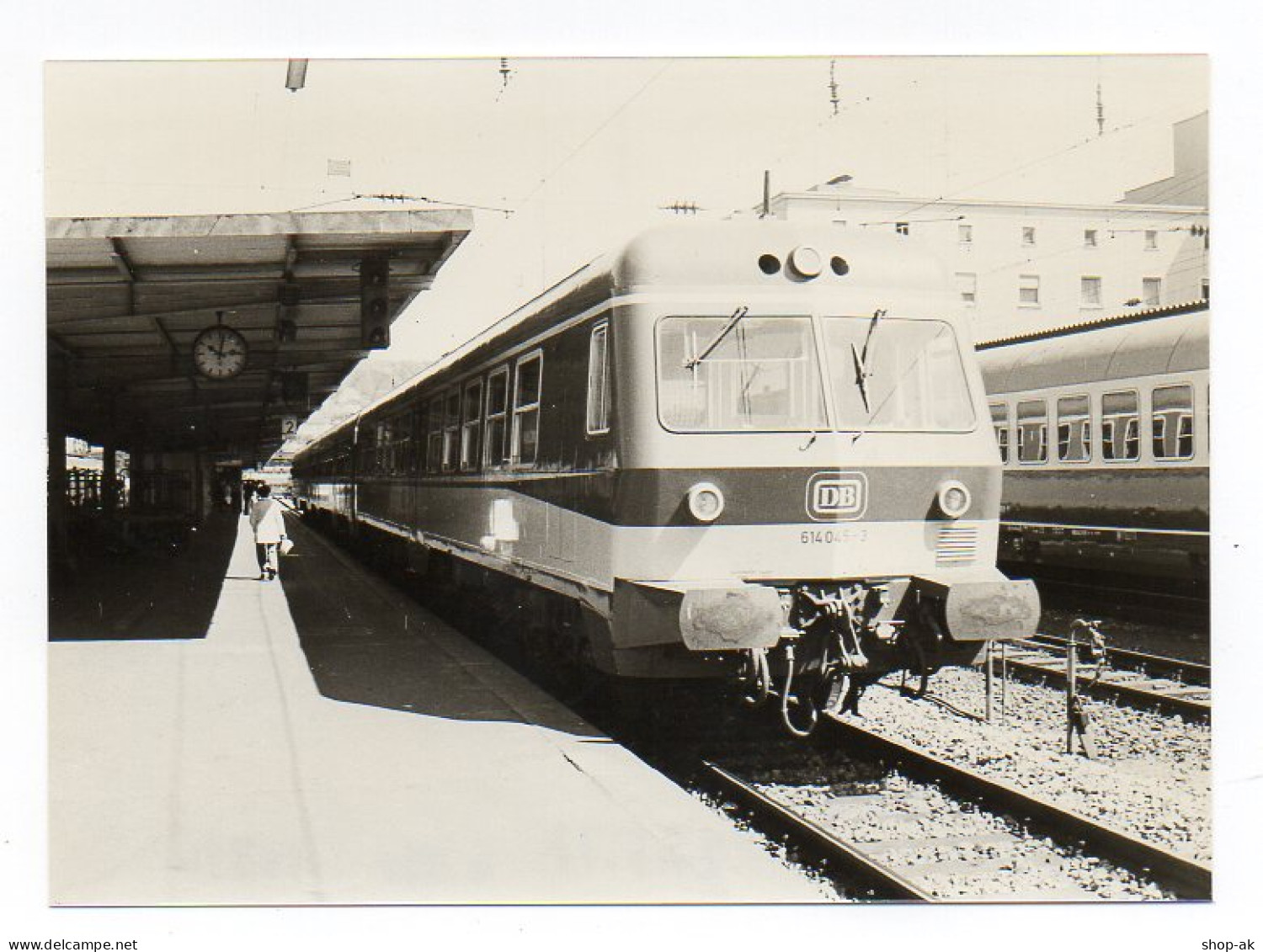 X1B83/ Foto Ulm Bahnhof Bahnsteig Lokomotive 1977 - Autres & Non Classés