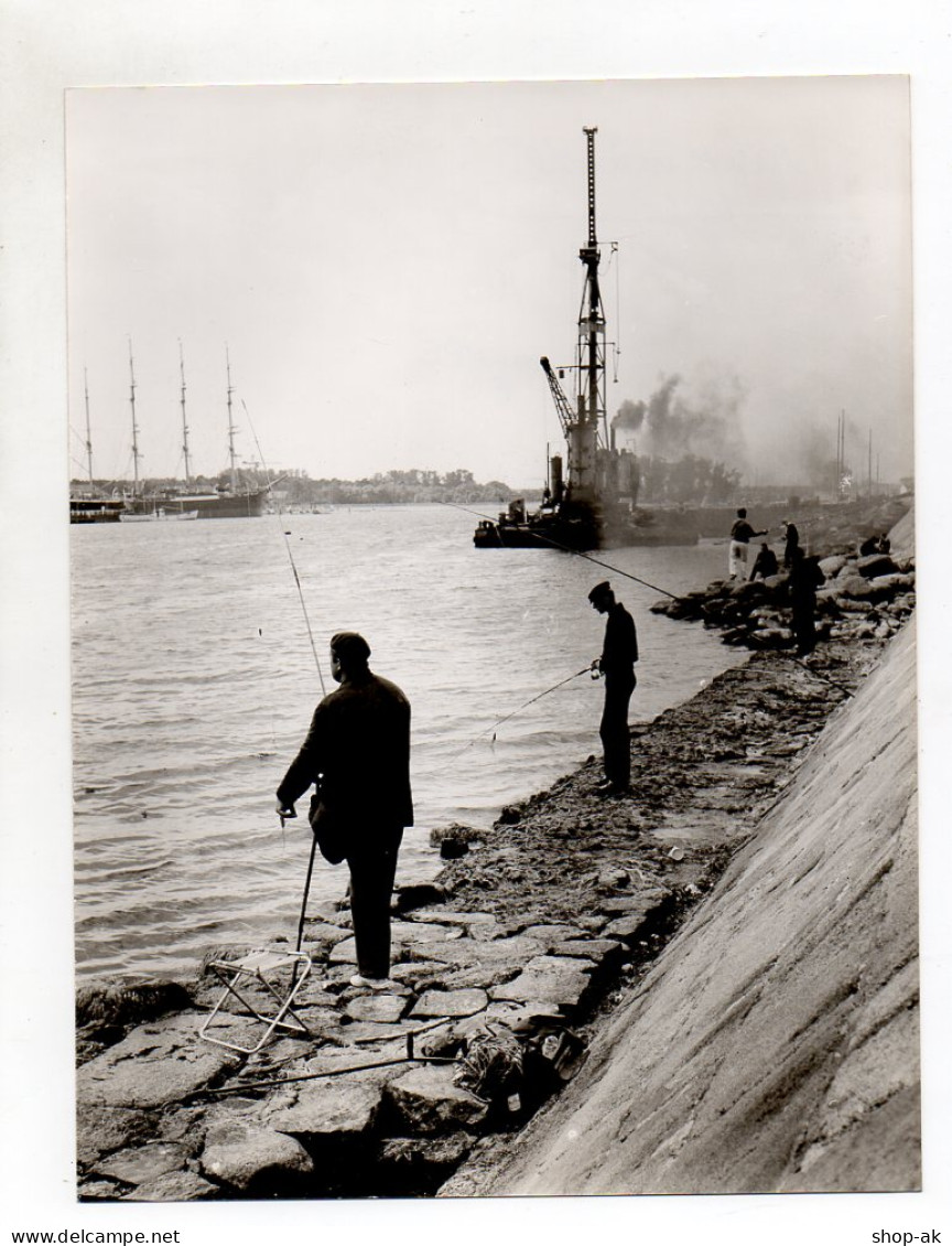 F6136/ Travemünde  Angler An Der Trave  Foto Ca.1955   24 X 18 Cm - Unclassified