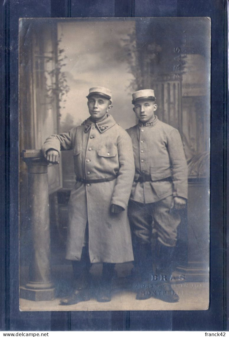 Carte Photo. 2 Soldats Du 56e. Photo Bras Montpellier - Regimientos