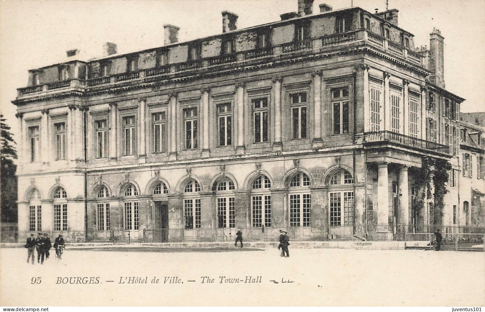 CPA Bourges-L'hôtel De Ville-95     L2869 - Bourges