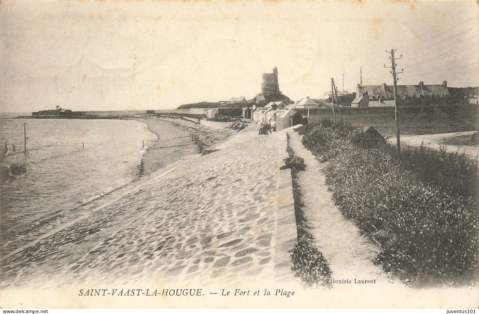 CPA Saint Vaast La Hougue-Le Fort Et La Plage-Timbre       L2868 - Saint Vaast La Hougue