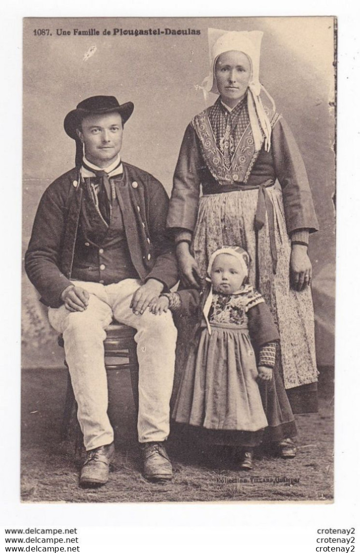 29 Une Famille De PLOUGASTEL DAOULAS N°1087 Costumes Coiffes Folklore Couple Avec Fillette VOIR DOS - Plougastel-Daoulas