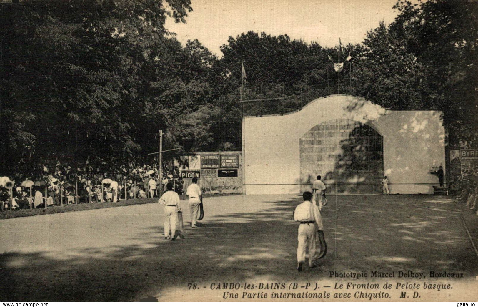 CAMBO LES BAINS LE FRONTON UNE PARTIE INTERNATIONALE AVEC CHIQUITO - Cambo-les-Bains