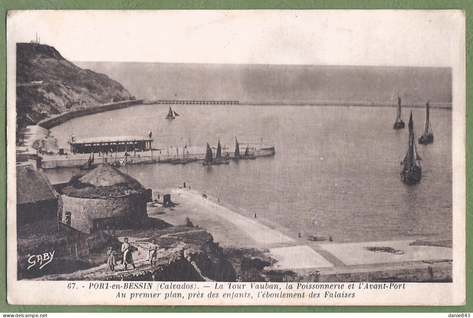 CPA - CALVADOS - PORT EN BESSIN - LA TOUR VAUBAN, LA POISSONNERIE, ET L'AVANT PORT - Petite Animation - Port-en-Bessin-Huppain