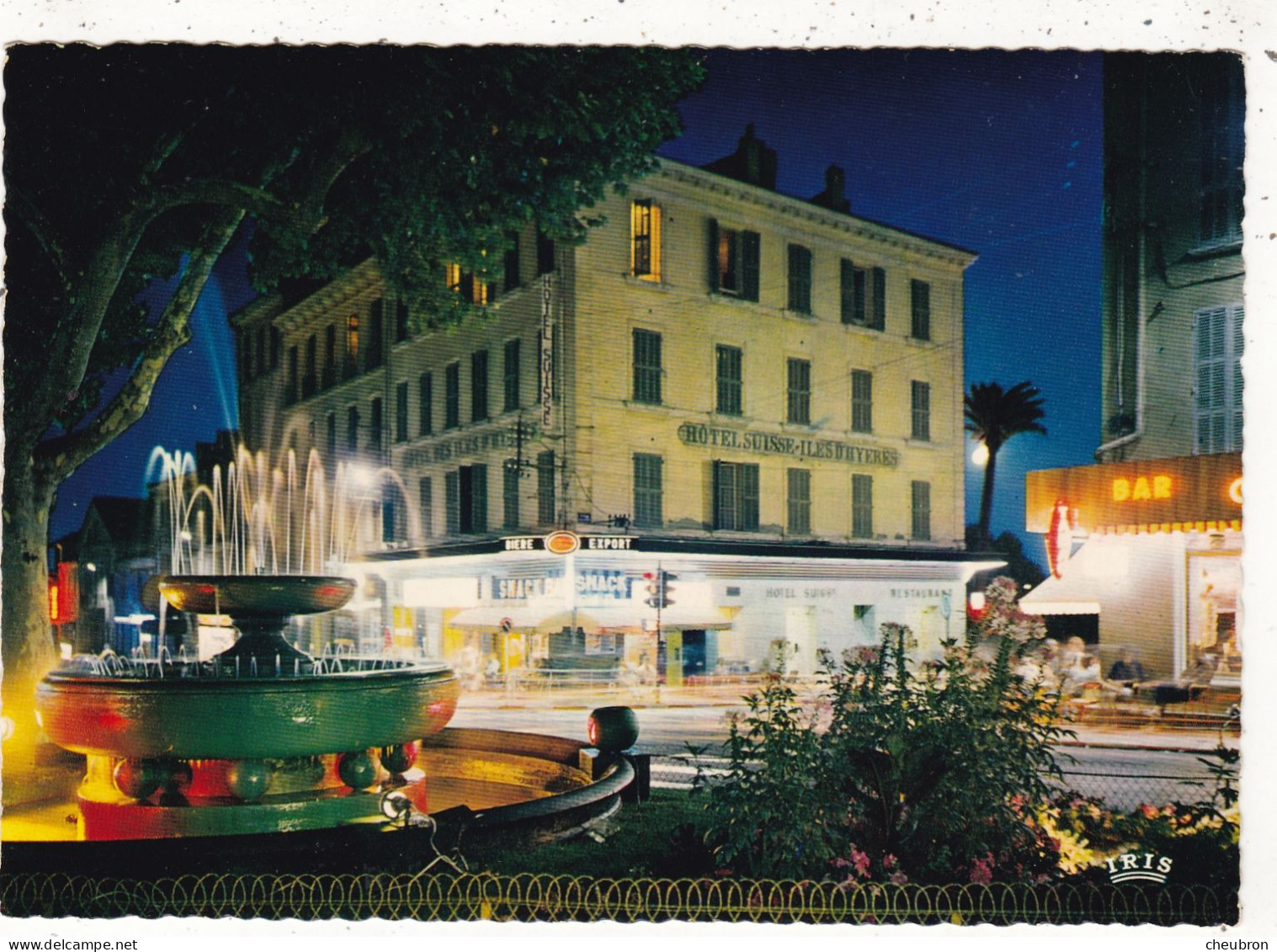 83. HYERES . CPSM. LA PLACE DE LA RADE ILLUMINEE - Hyeres