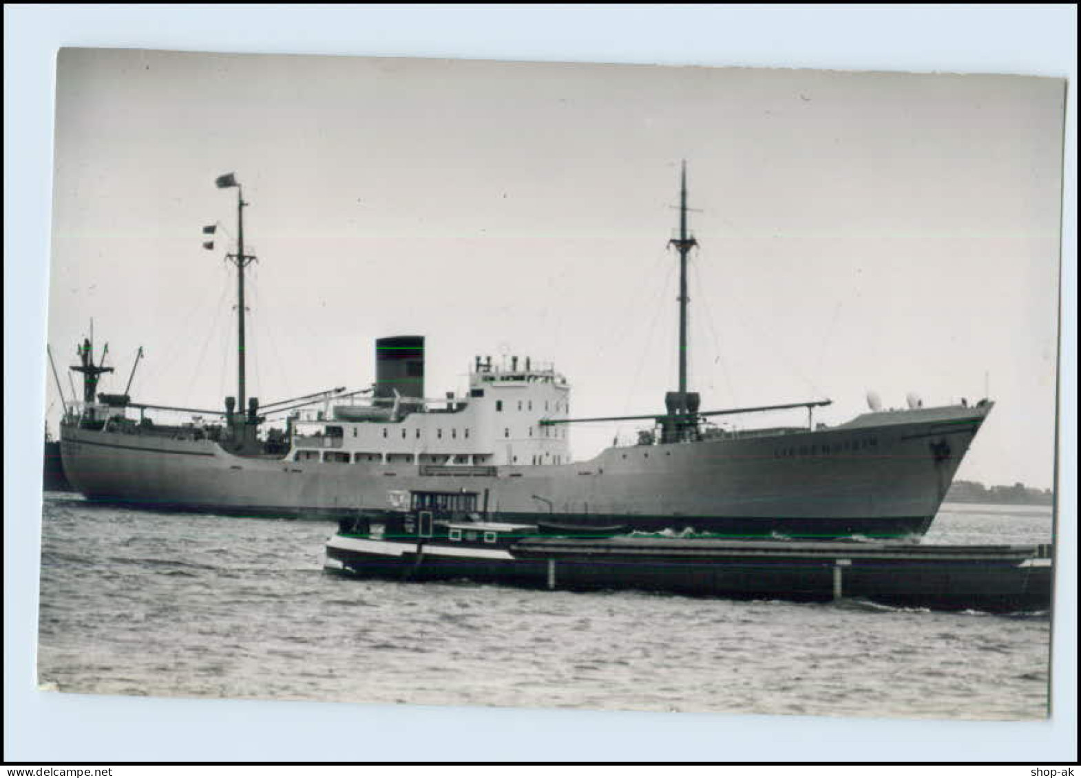 DP118/ Frachter Liebenstein Mit Schlepper Auf See Schiff Foto AK Ca. 1950 - Handel