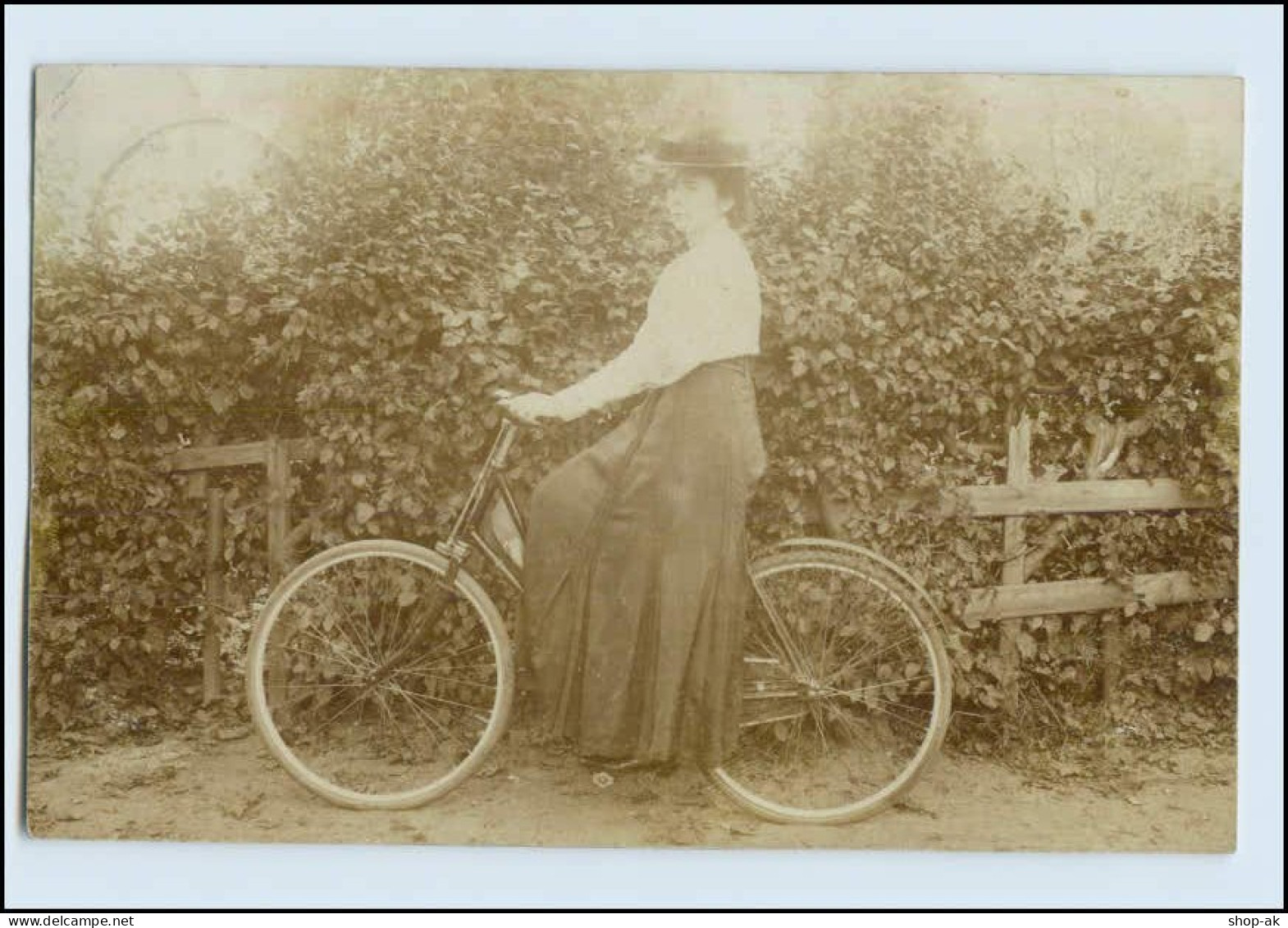 W8E22/ Frau Mit Fahrrad Privat Foto AK 1907 - Autres & Non Classés