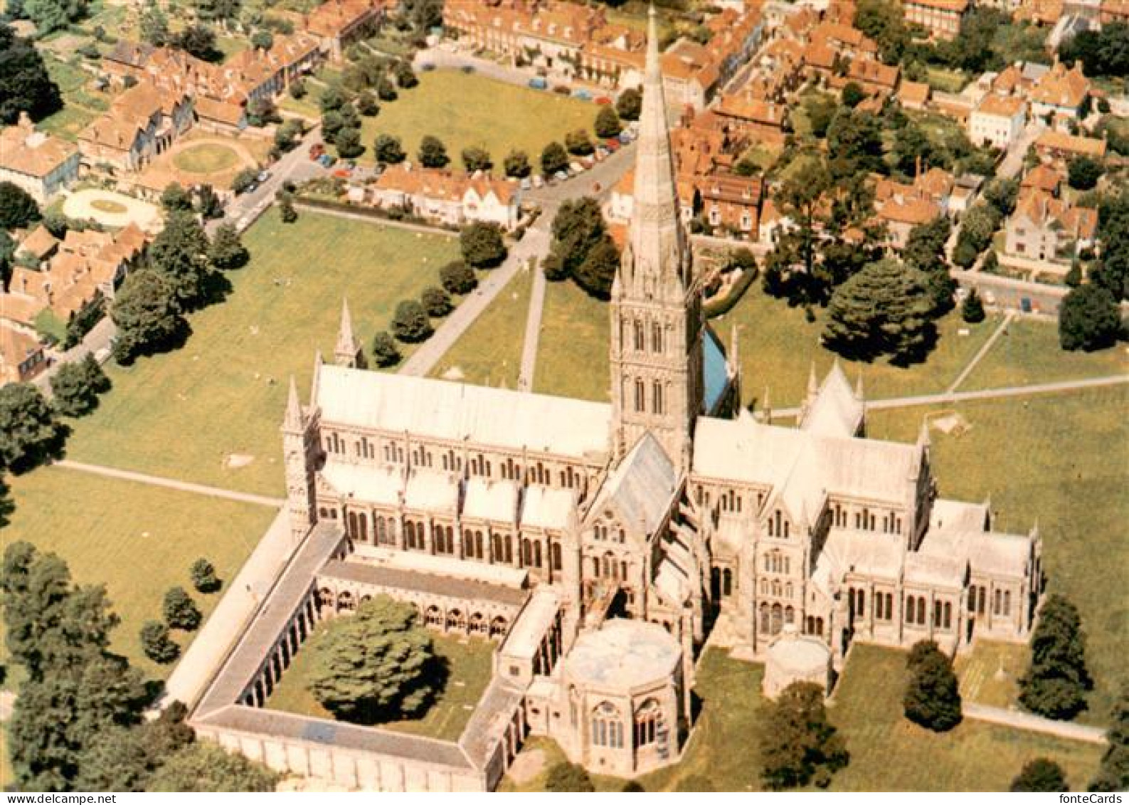 73942286 Salisbury___Wiltshire_UK Cathedral Cloisters Chapter House Aerial View - Andere & Zonder Classificatie