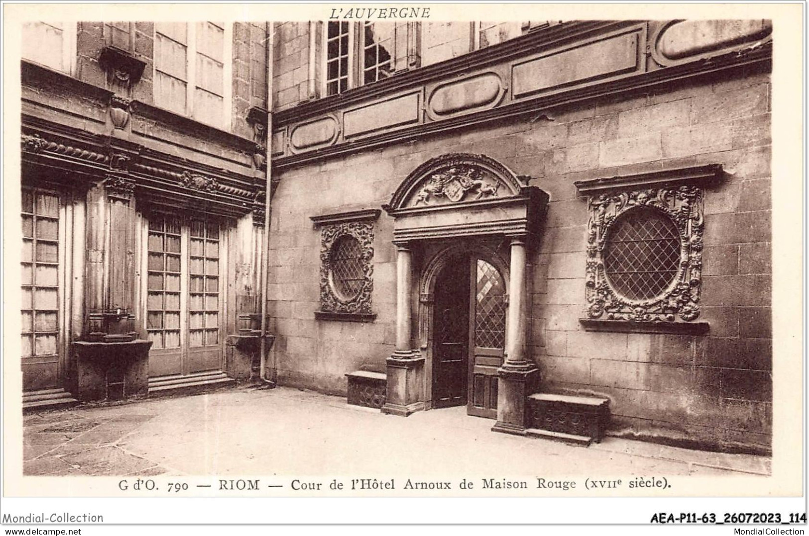 AEAP11-63-1046 - RIOM - Cour De L'hotel Arnoux De Maison Rouge - Riom