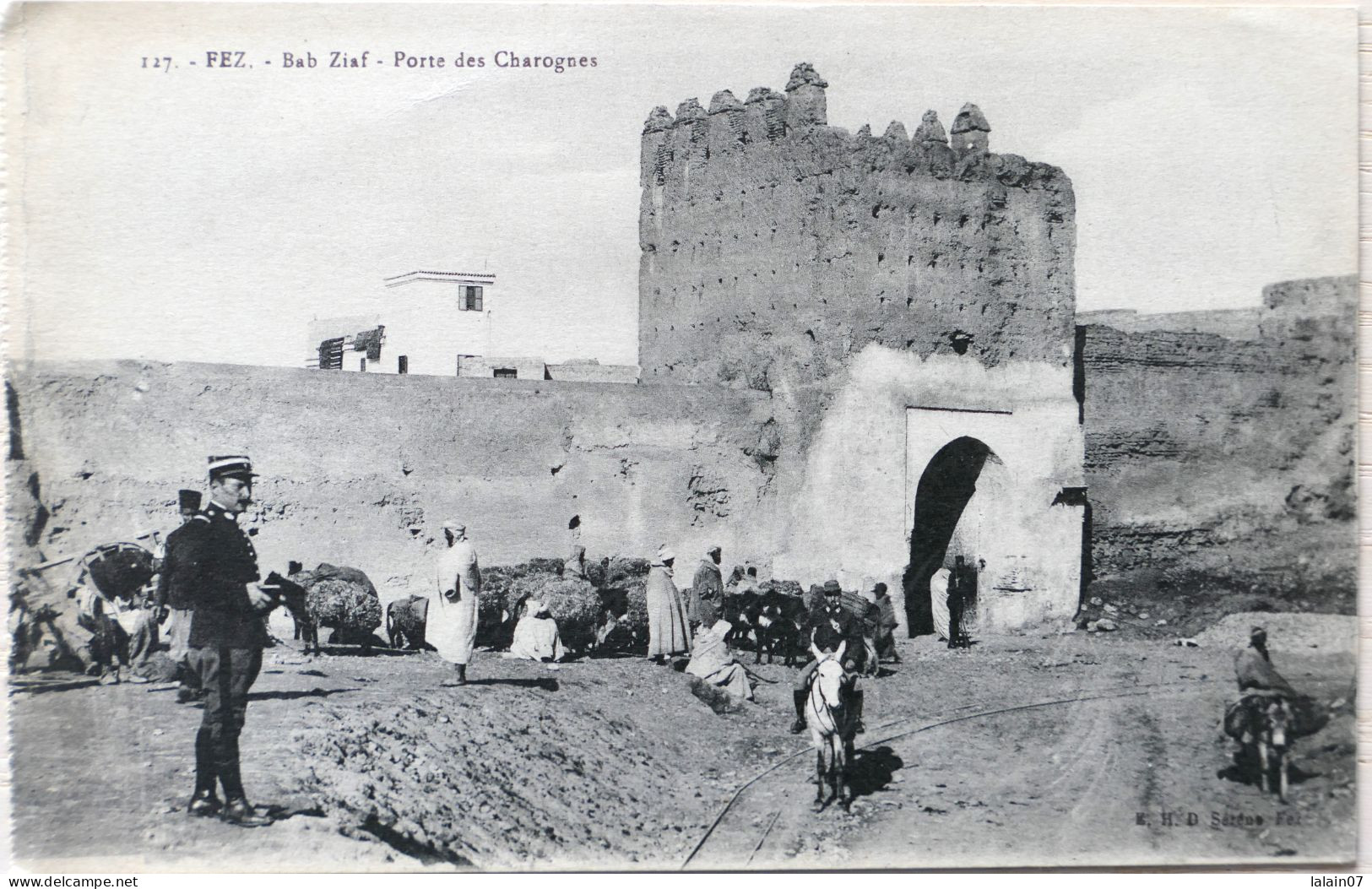 C. P. A. : FEZ : Bab Ziaf, Porte Des Charognes, Animé, Militaire En 1919 - Fez (Fès)