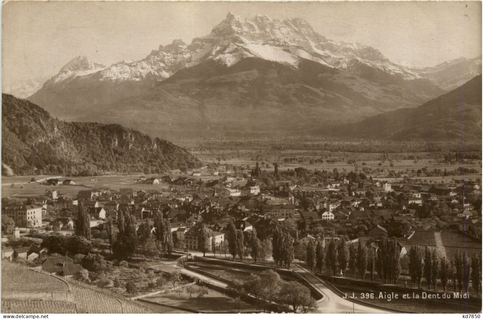 Aigle Et La Dent Du Midi - Aigle