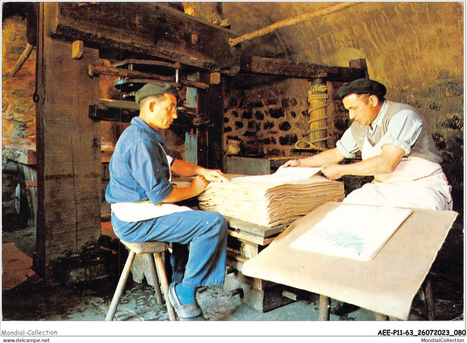 AEEP11-63-0893 - Musée Historique Du Papier - Moulin Richard De Bas - AMBERT - Le Levage Des Feuilles Blanches  - Ambert