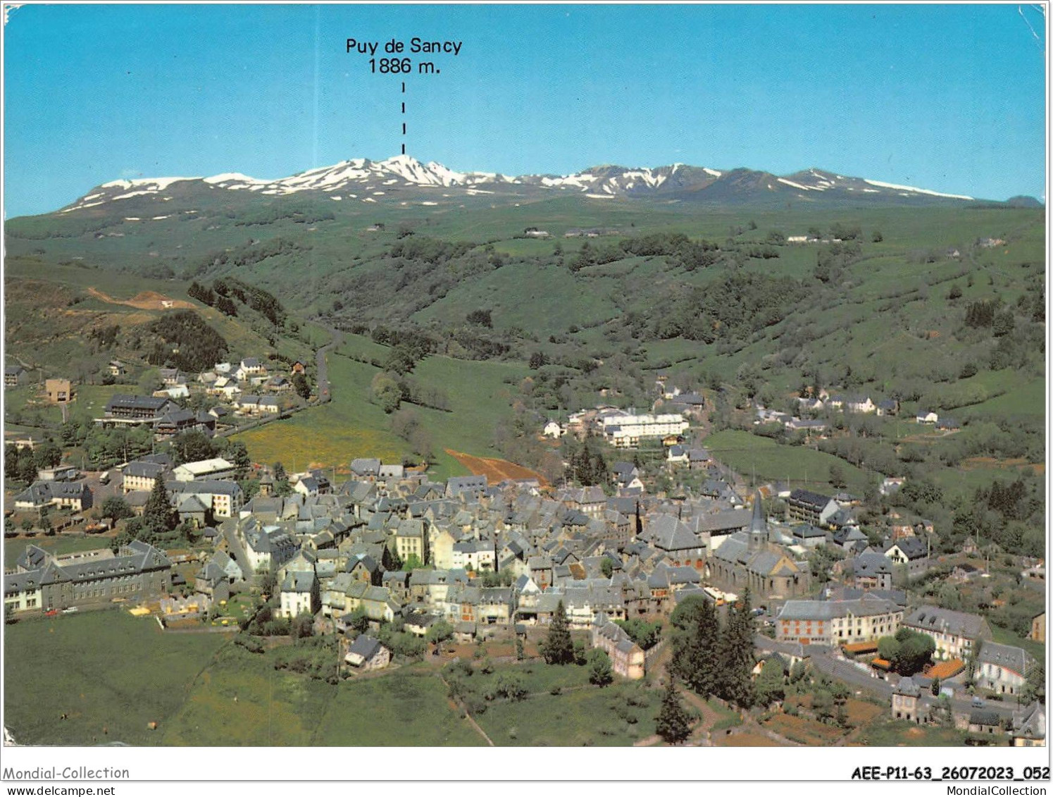 AEEP11-63-0879 - BESSE-EN-CHANDESSE - Vue Générale Aérienne Et La Chaîne Du Sancy  - Besse Et Saint Anastaise