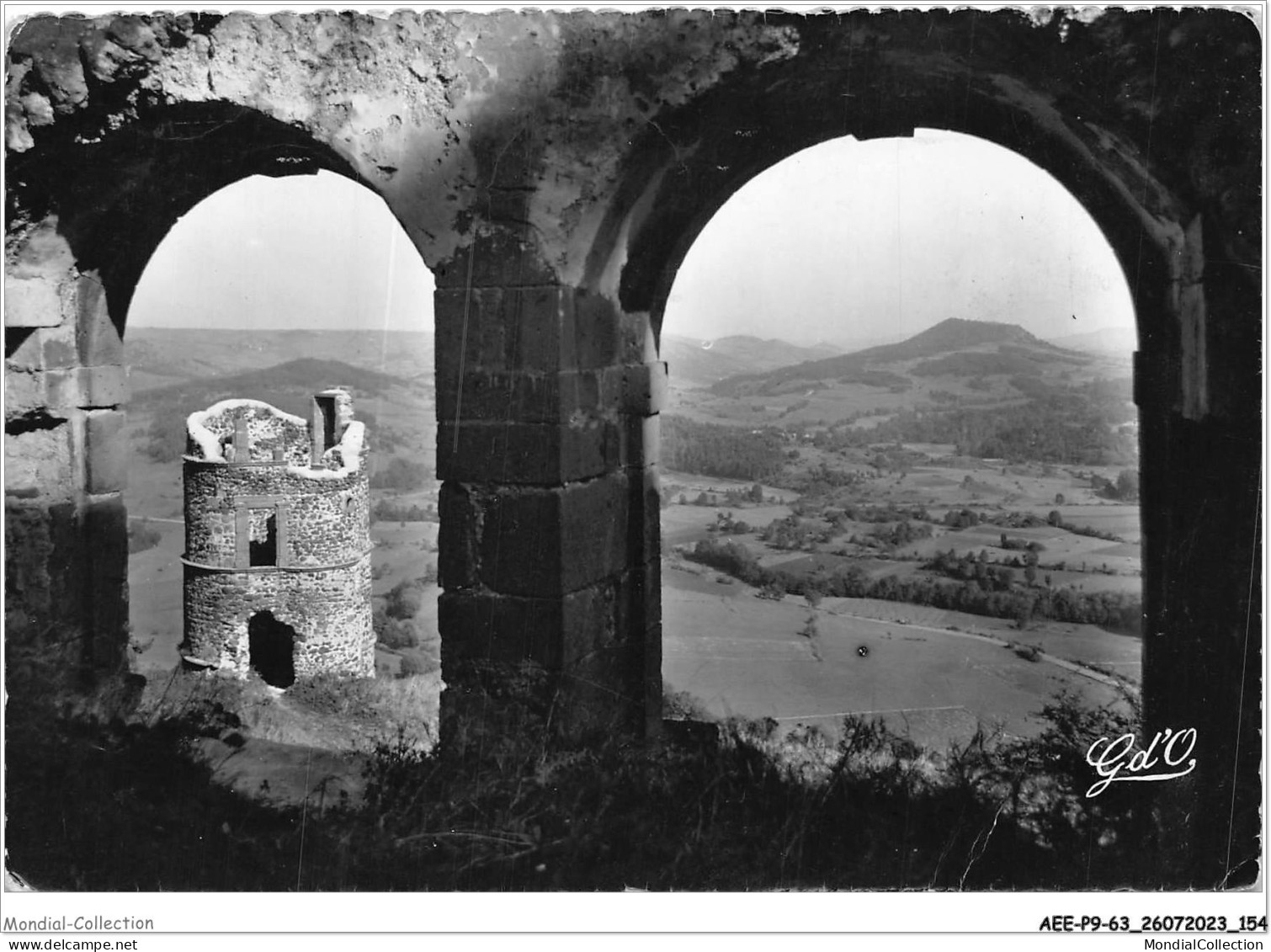 AEEP9-63-0772 - Vallée De SAINT-NECTAIRE - Vue Du Donjon Du Château De Murol - En Premier Plan Ses Arcades Renaissance - Saint Nectaire