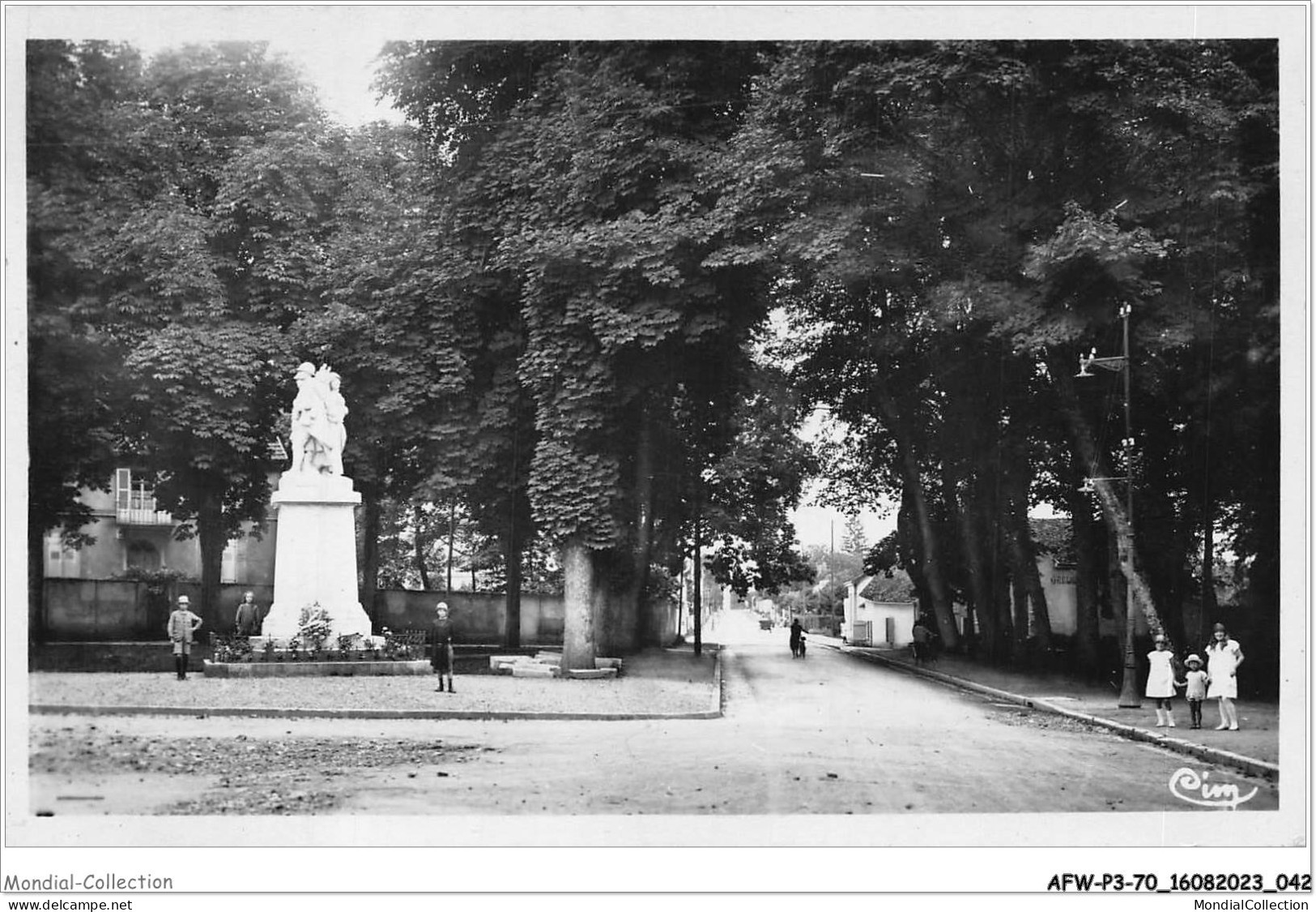 AFWP3-70-0207 - GRAY - Haute-saône - Le Monument Aux Mort De 1914-1918 - Aux Promenades - Gray