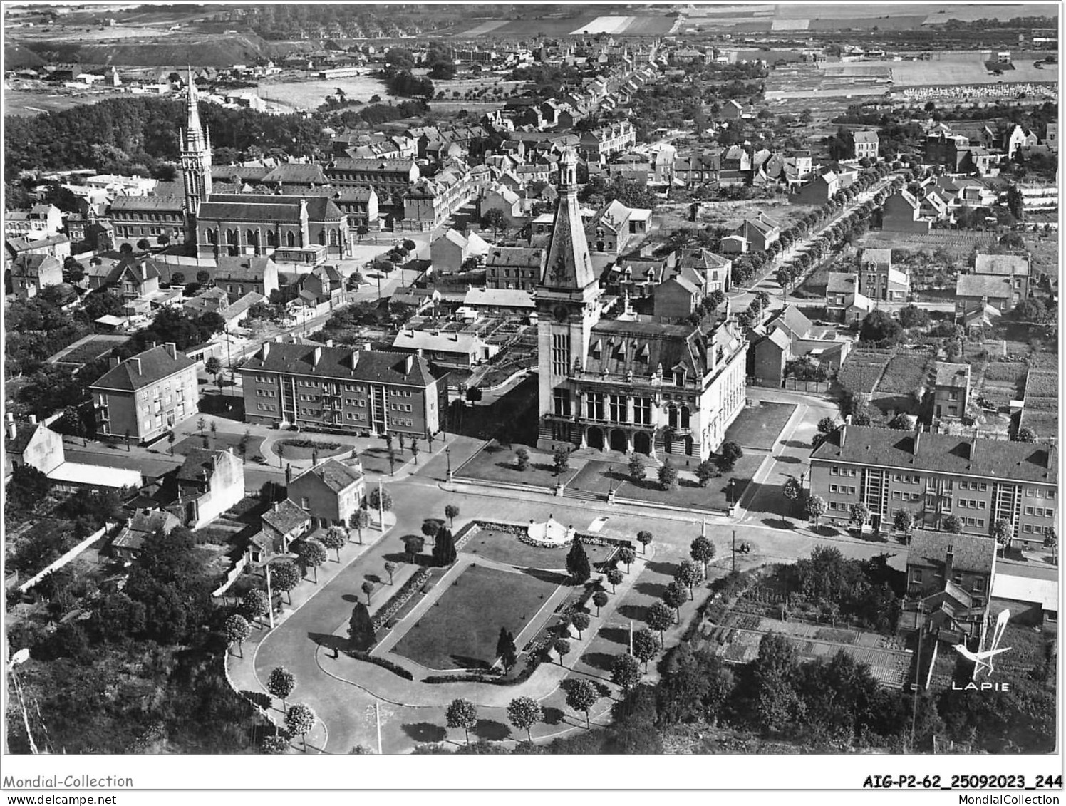 AIGP2-62-0252 - EN AVION AU DESSUS DE LIEVIN - L'hôtel De Ville Et L'église - Lievin