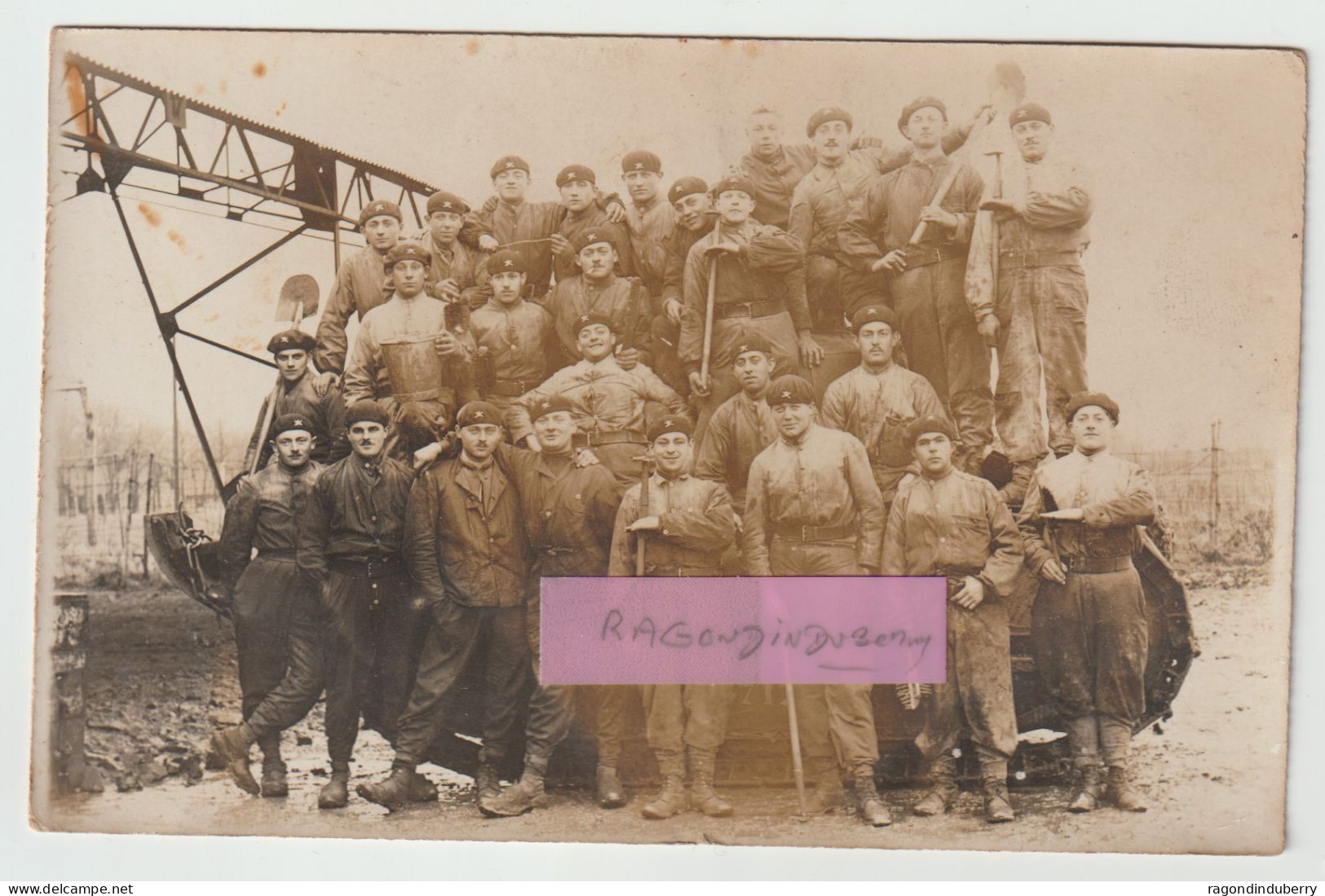 78 - VERSAILLES SATORY - 503ème Régiment De CHARS De COMBAT Photo De Groupe Devant CHAR Ou Engin Blindé à Ident - RARE - - Regimientos