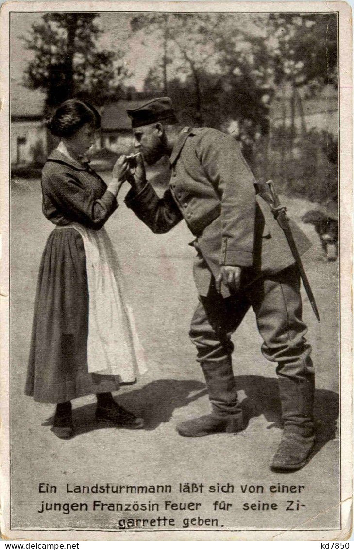 Landstrummann Lässt Sich Von Einer Jungen Französin Feuer Geben - Guerra 1914-18