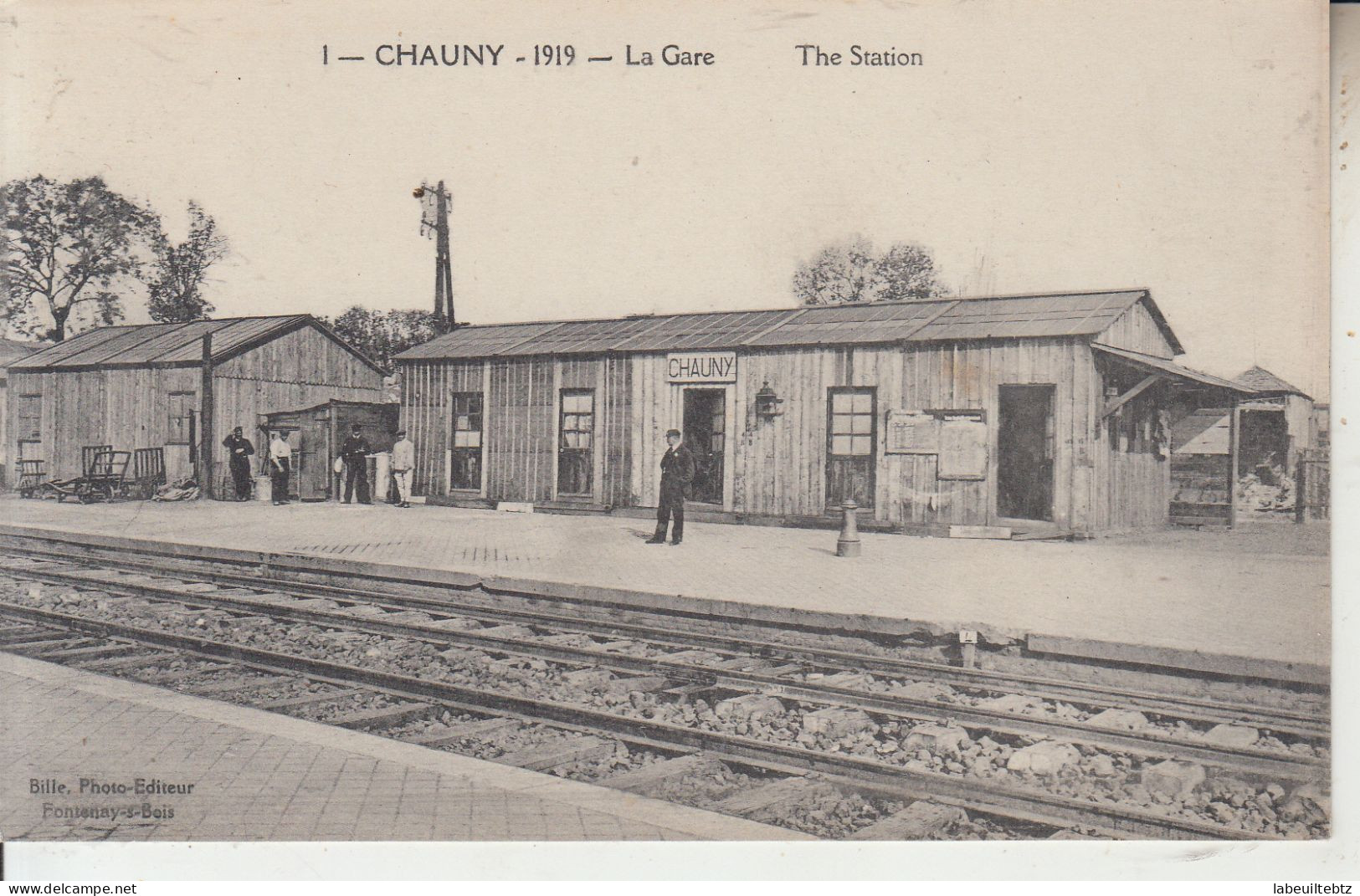 AISNE - CHAUNY - 1919 - La Gare - Station  PRIX FIXE - Stations Without Trains