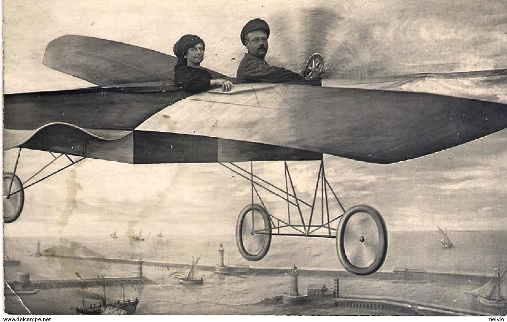 1920circa-cartolina Scritta "coppia Su Aereo In Volo! Sullo Sfondo La Lanterna D - Parejas