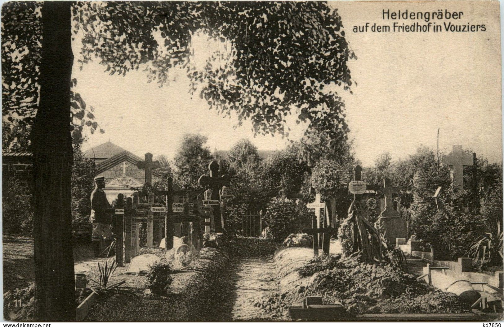 Heldengräber Auf Dem Friedhof In Vouziers - Vouziers