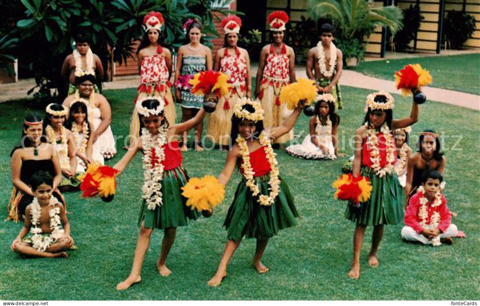 73848329 Maui_Hawaii_USA Hula Show Cast The Napili Kai Beach Club Hotel - Autres & Non Classés