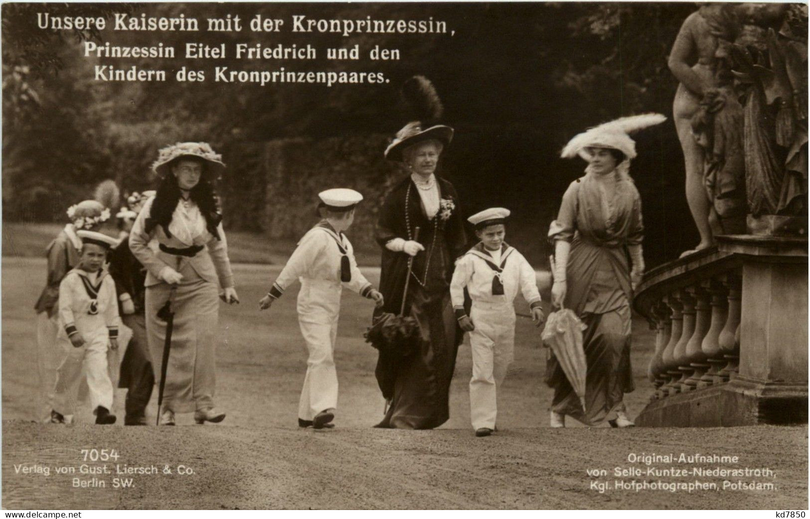 Unsere Kaiserin Mit Der Kronprinzessin - Royal Families