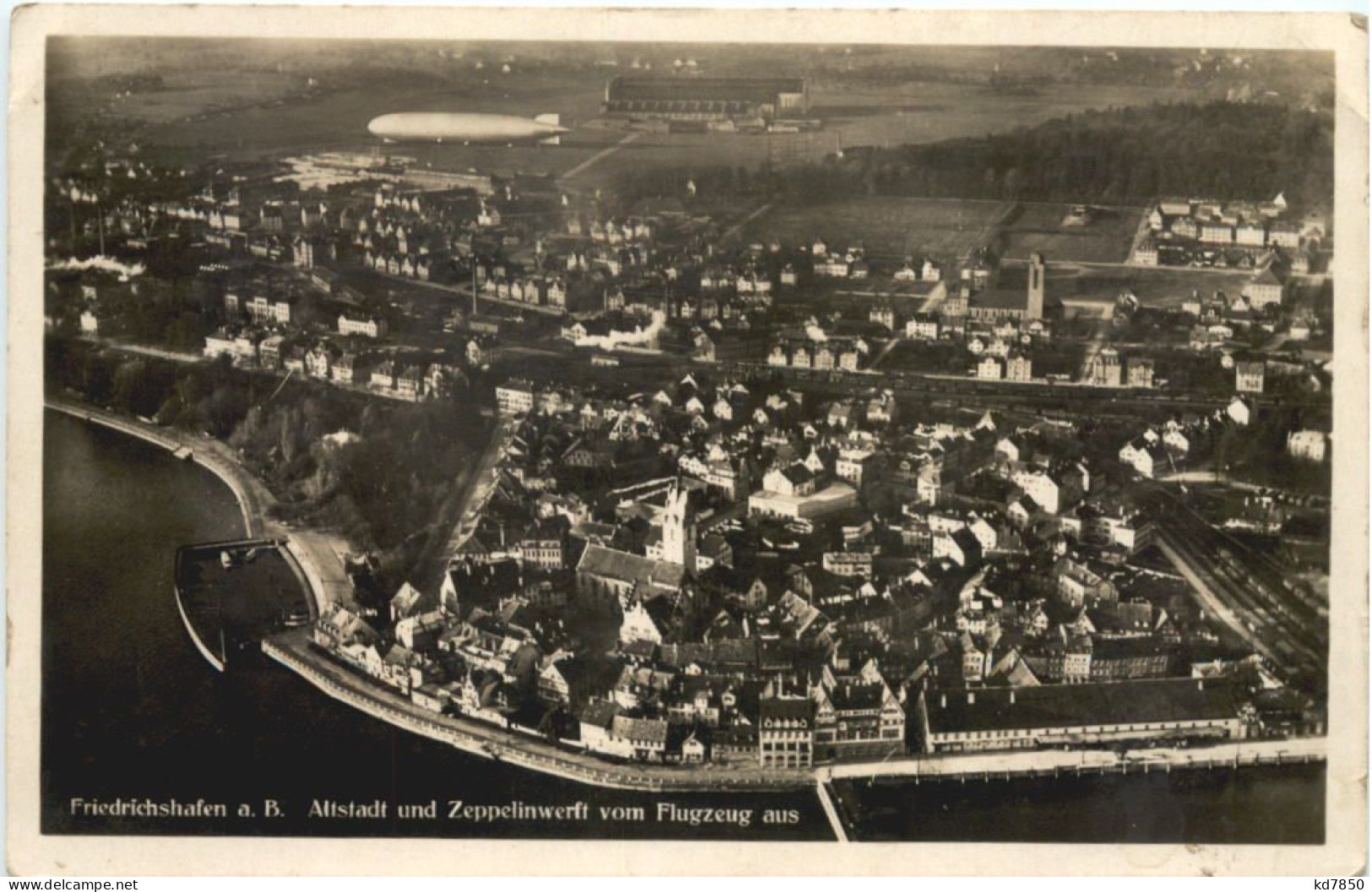 Friedrichshafen - Altstadt Und Zeppelinwerft Vom Flugzeug - Friedrichshafen