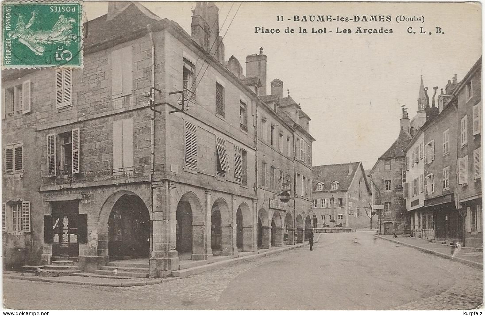 CPA Baume-les-Dames - Place De La Loi, Les Arcades, Magasin CYCLES PEUGEOT, Circulé 1916 - Baume Les Dames