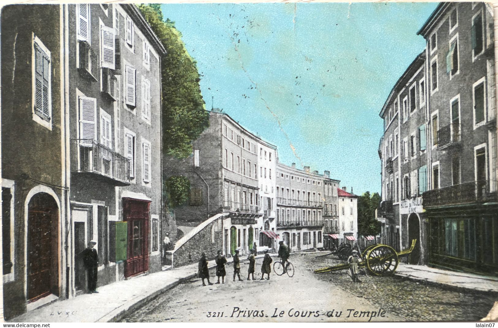 C. P. A. : 07 : PRIVAS : Le Cours Du Temple, Animé, Timbre En 1920, Pli - Privas