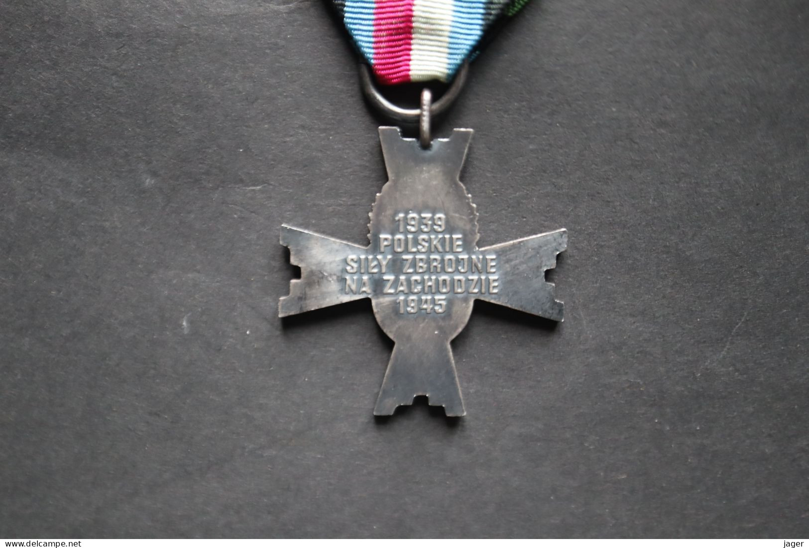Médaille Ancienne POLOGNE  Croix  Du Combattant à L'étranger Barrette Falaise Chambois 1939 1945  Poland - Other & Unclassified