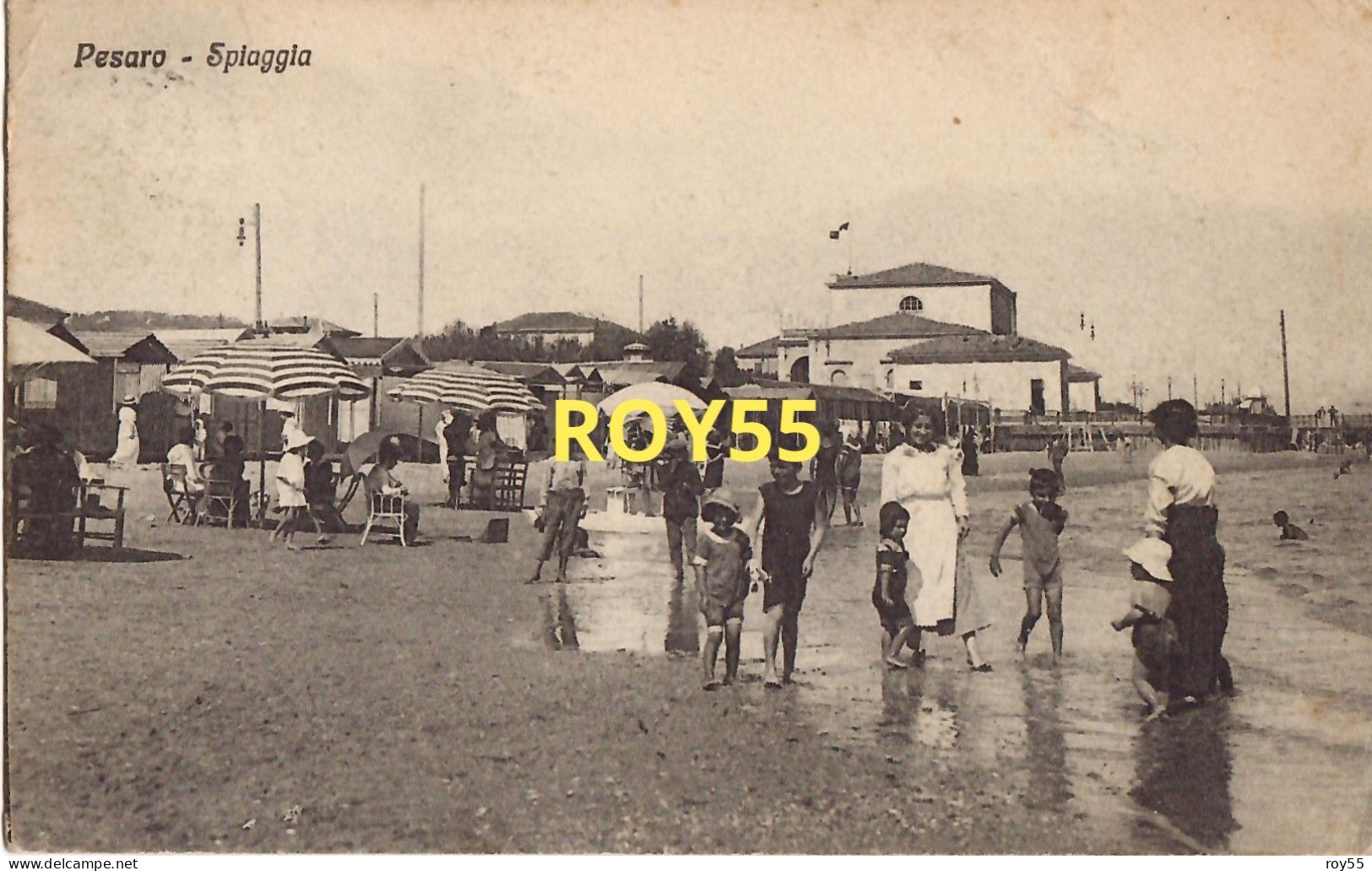 Marche-pesaro Spiaggia Animatissima Bella Veduta Bagnanti Con Costumi D'epoca Ombrelloni Cabine Anni 20 (f.picc.v.retro) - Pesaro