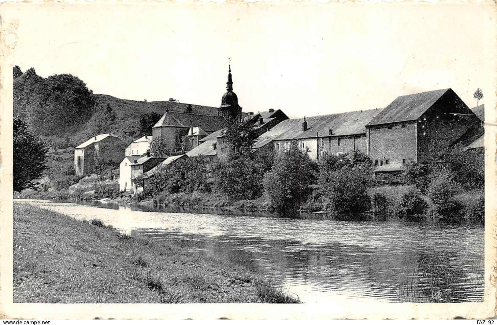 Environs De Sainte-Cécile - Chassepierre - Le Village Vu Du Pont - Virton