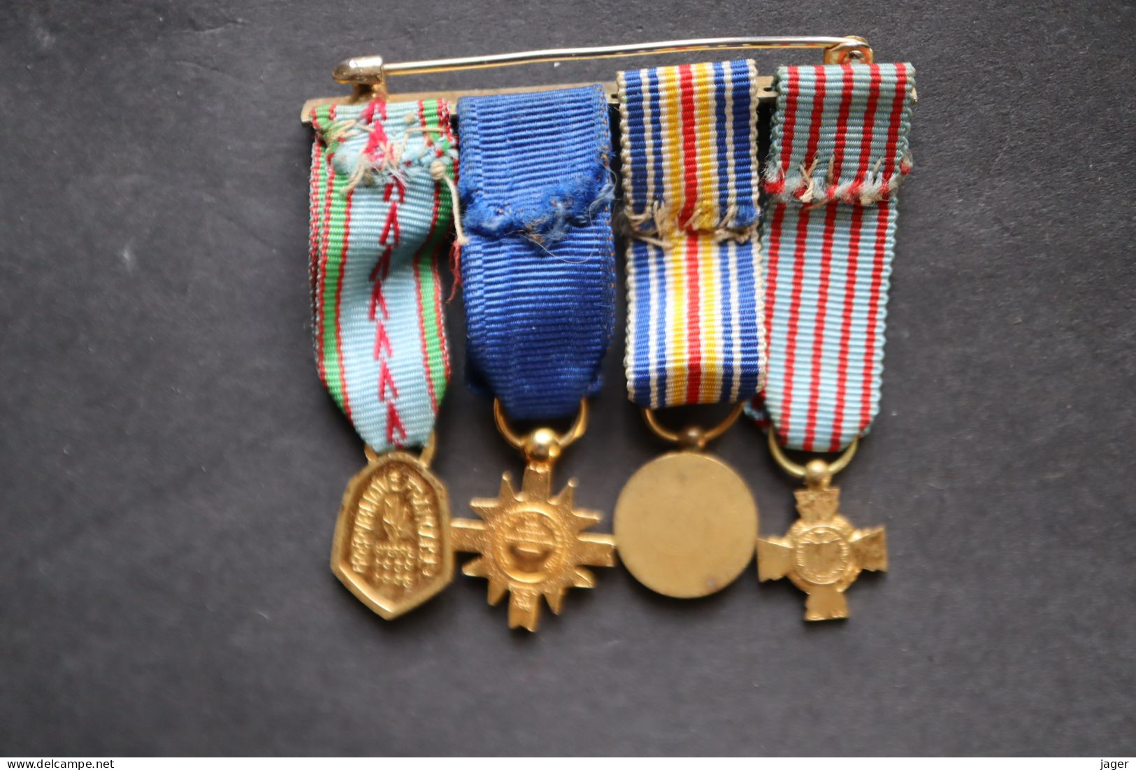 Médailles Anciennes Ensemble De Décorations D'un Ancien Combattant  WWII - Francia