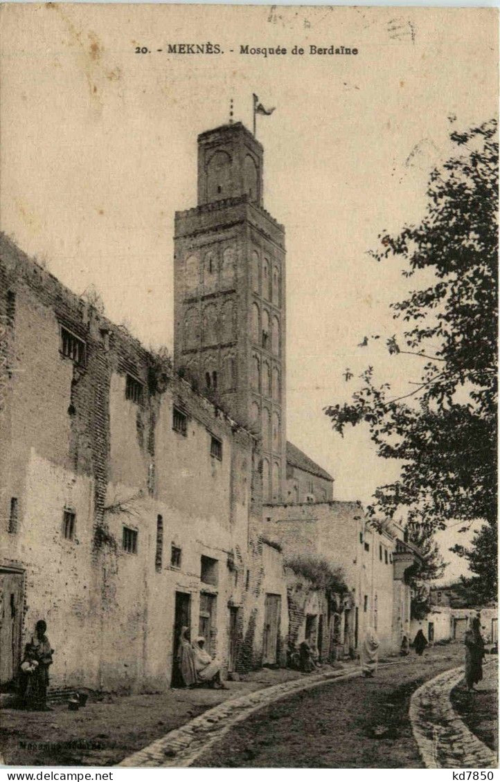 Troyes - Quartier SongisMeknes - Mosquee De Berdaine - Meknès