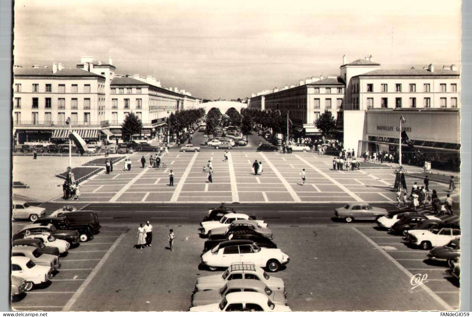 > Automobile > Voitures De Tourisme  /  ROYAN /// 103 - Toerisme