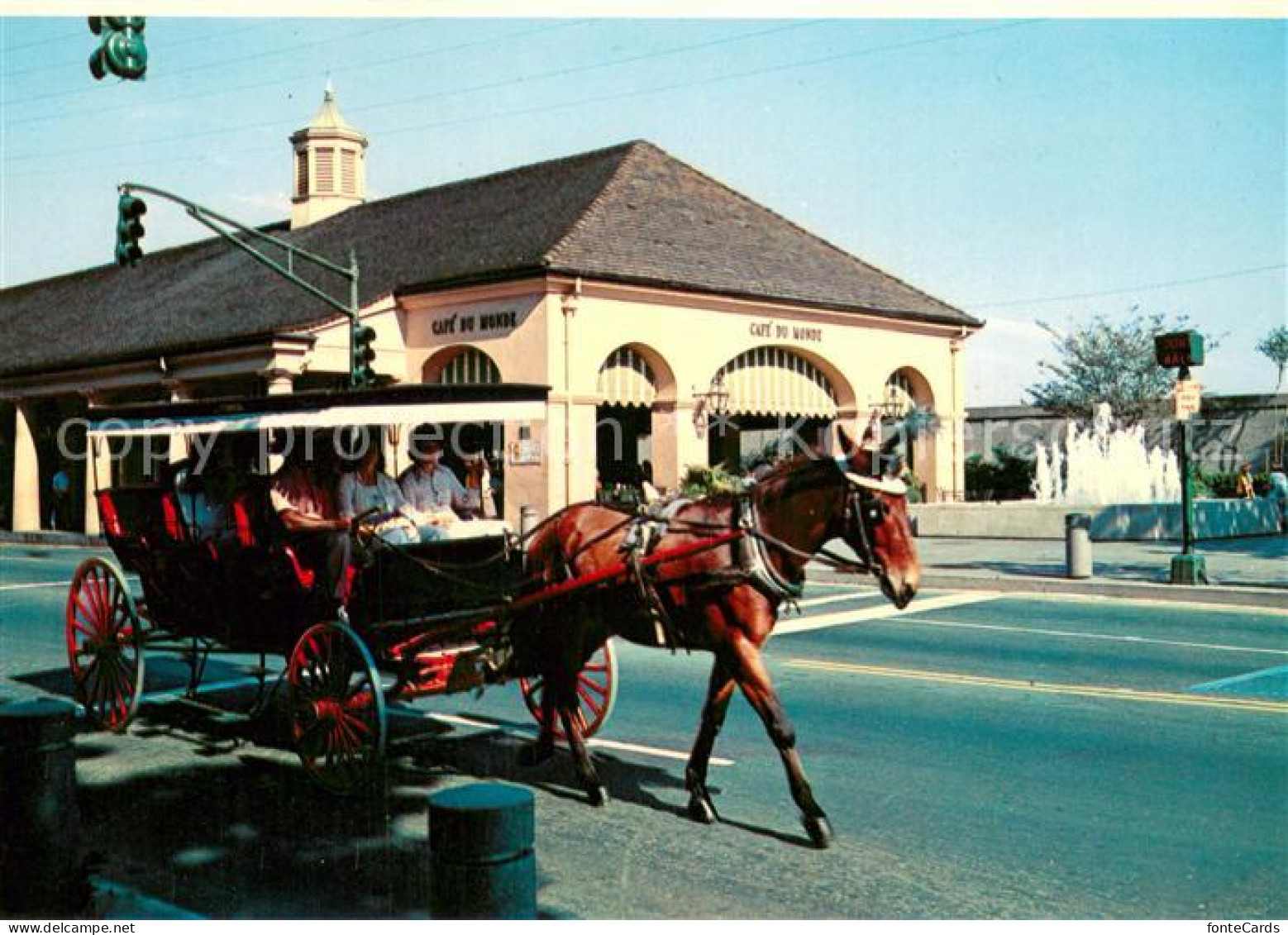73683262 New_Orleans_Louisiana Cafe Du Monde And Carriage French Market - Andere & Zonder Classificatie